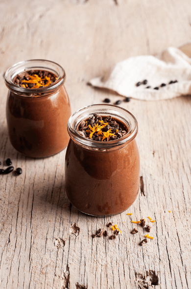 Mousse de chocolate y naranja con porotos negros