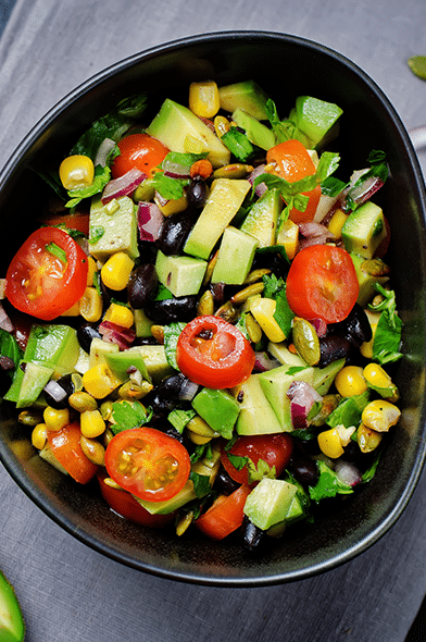 Ensalada de porotos negros con palta