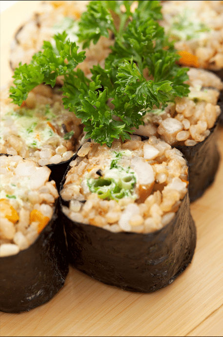 Sushi de arroz integral Iansa Agro con queso de cabra y espárragos