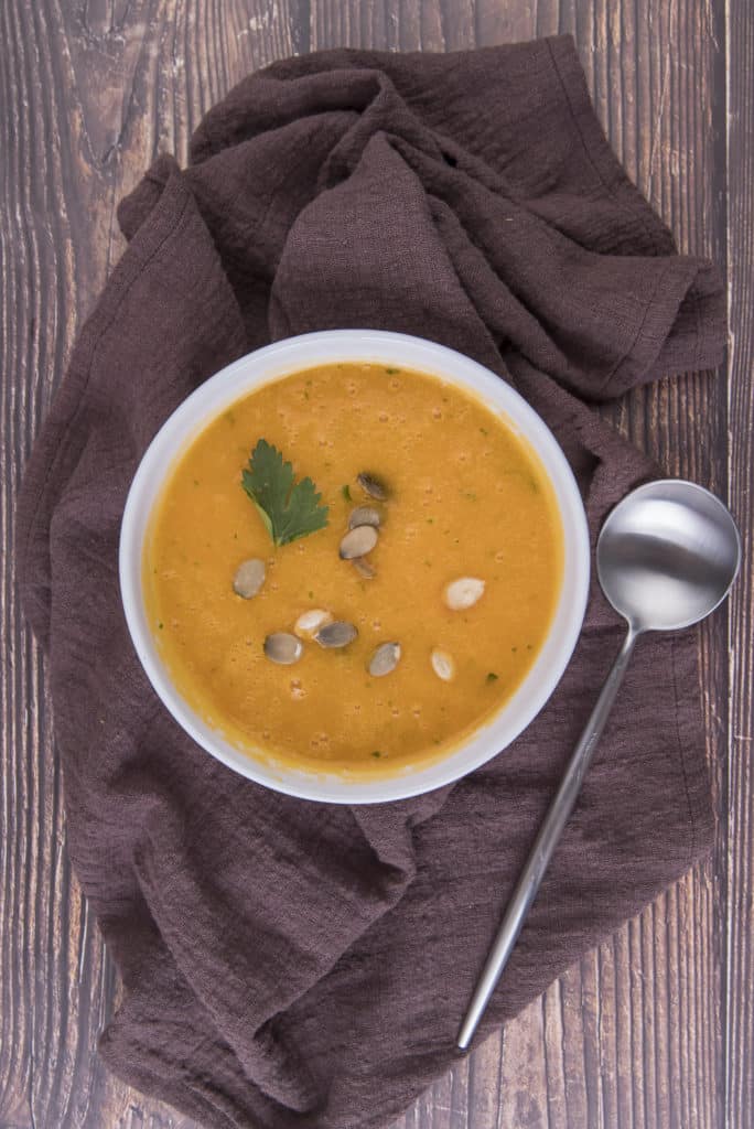 Crema de porotos con semillas o crutones